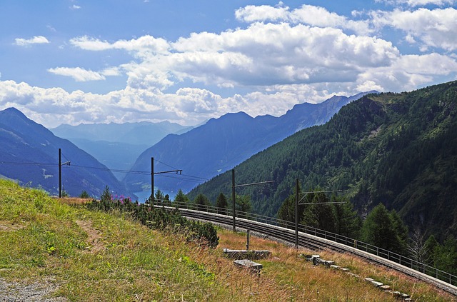 Naturschönheit am Lago di Poschiavo: Ein Paradies für Wassersportler